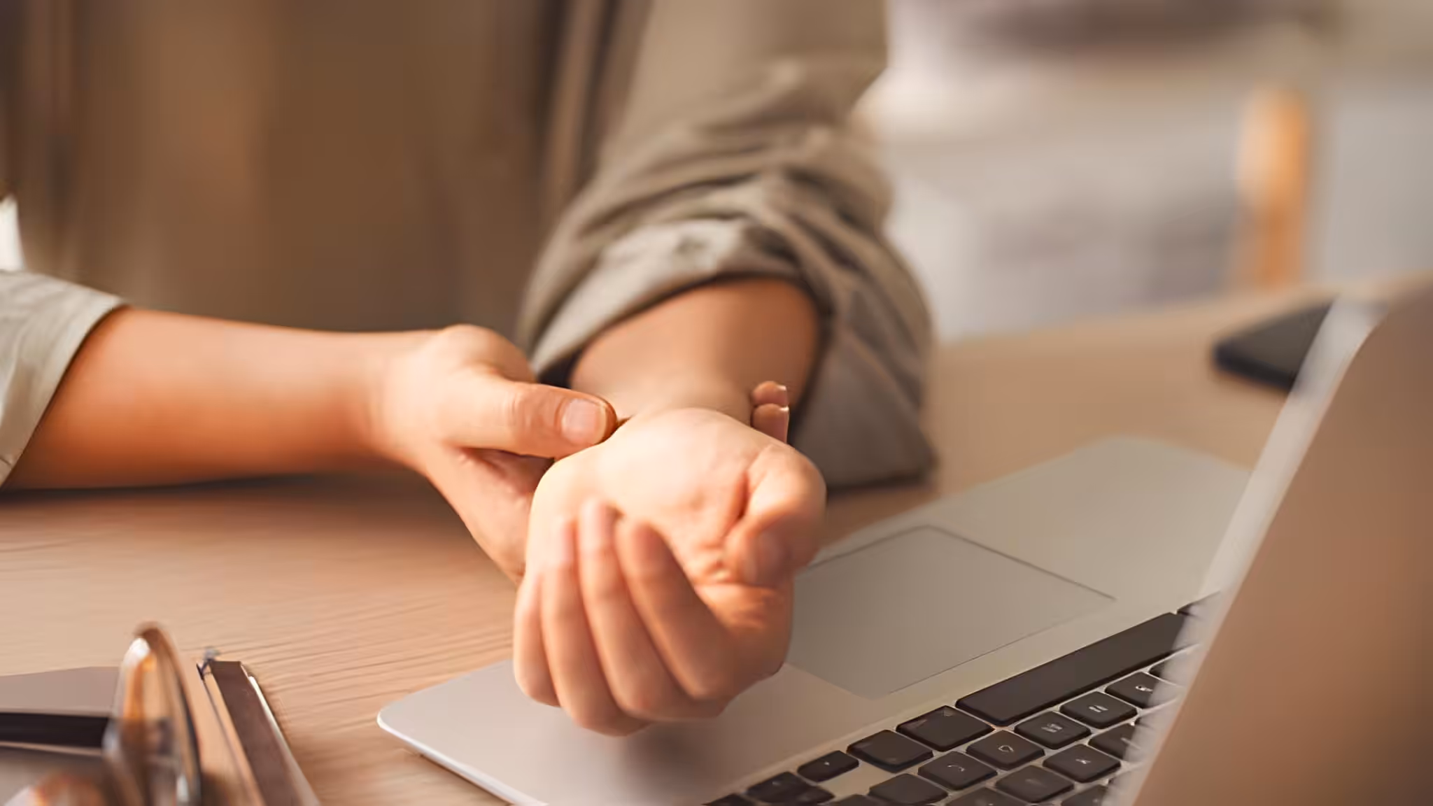 conditions treated carpal tunnel woman sitting at computer