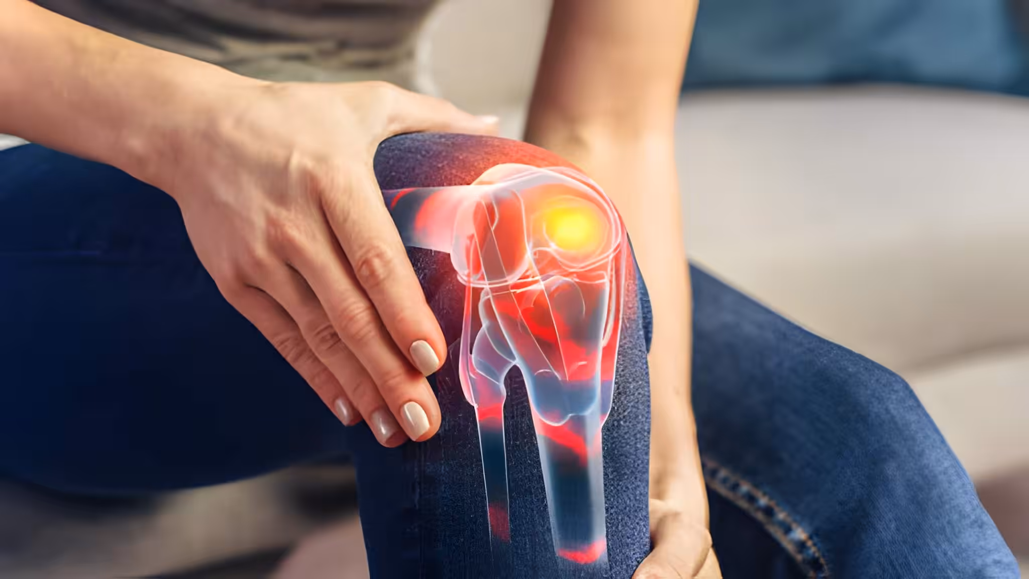 knee pain radiating from womans knee indicating pain and inflammation